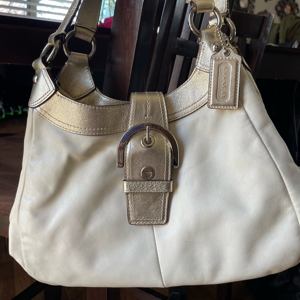 Beautiful White Leather Medium sized Coach Bag.